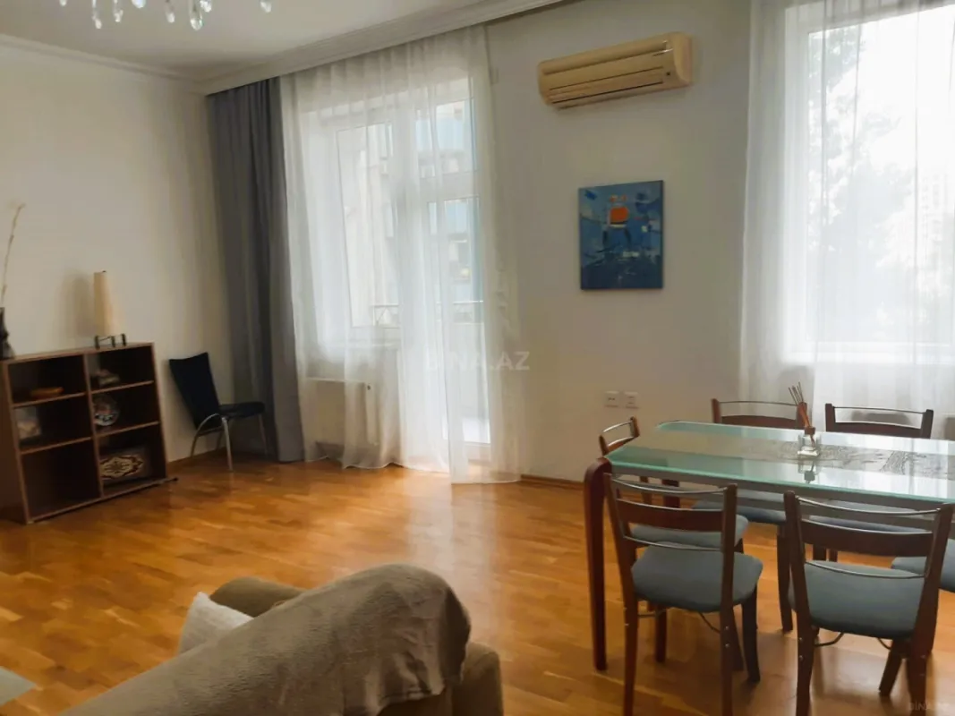 Kirayə verilir 3 otaqlı mənzil 150 m²