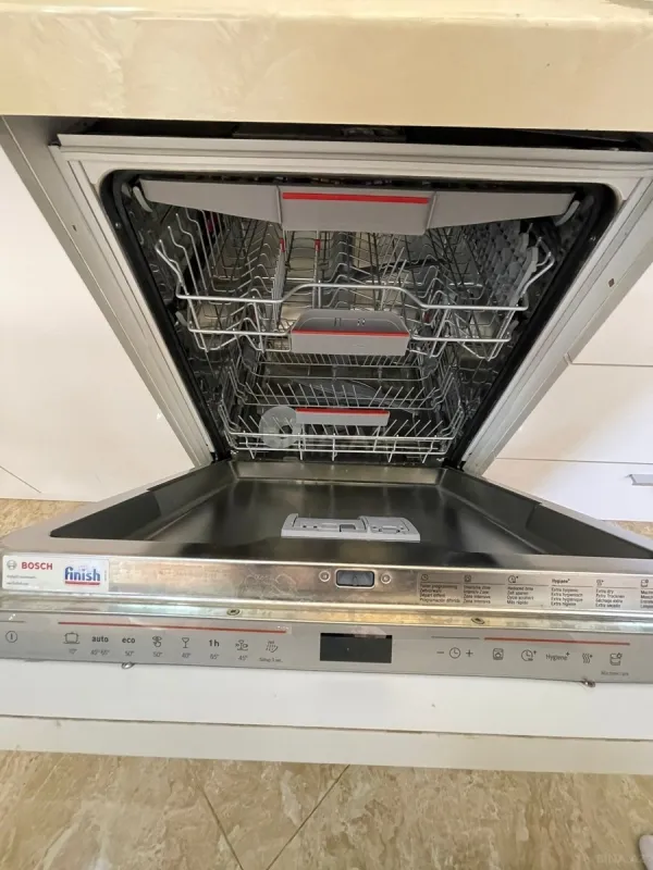 Kirayə verilir 2 otaqlı mənzil 102 m²