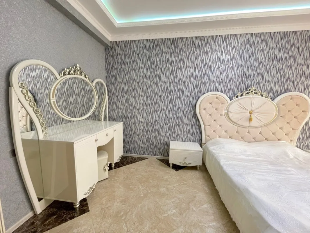 Kirayə verilir 2 otaqlı mənzil 102 m²