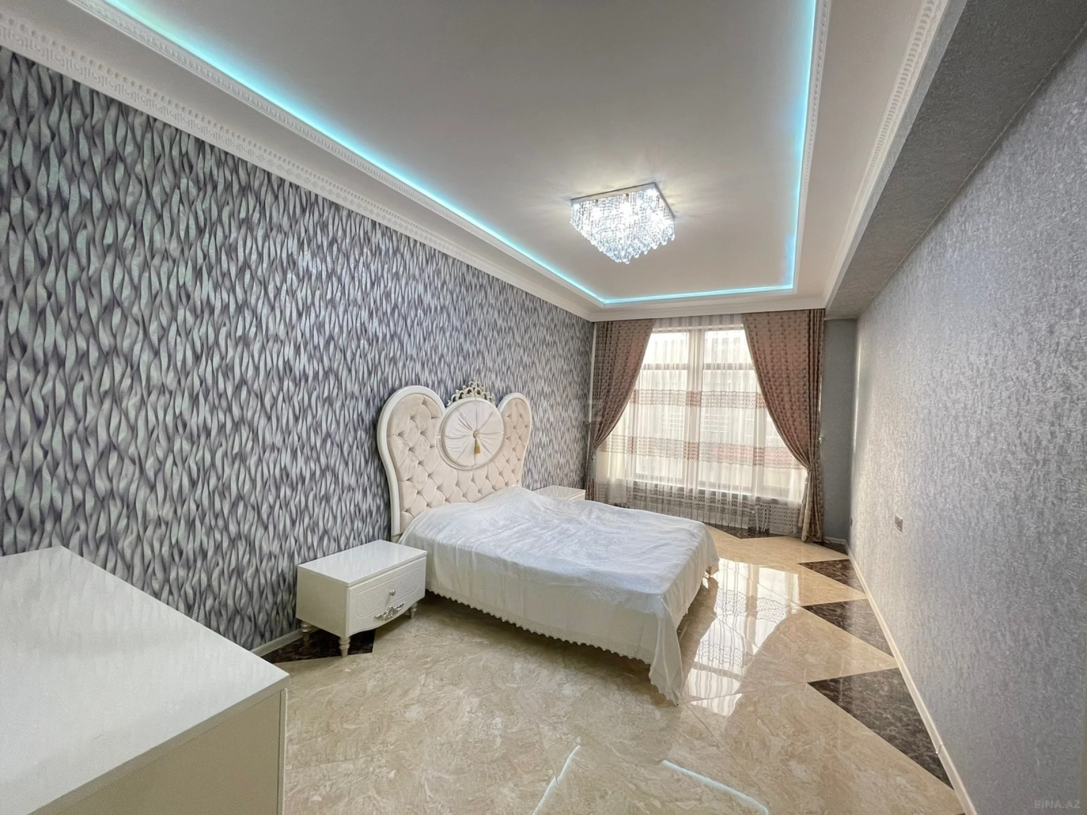 Kirayə verilir 2 otaqlı mənzil 102 m²