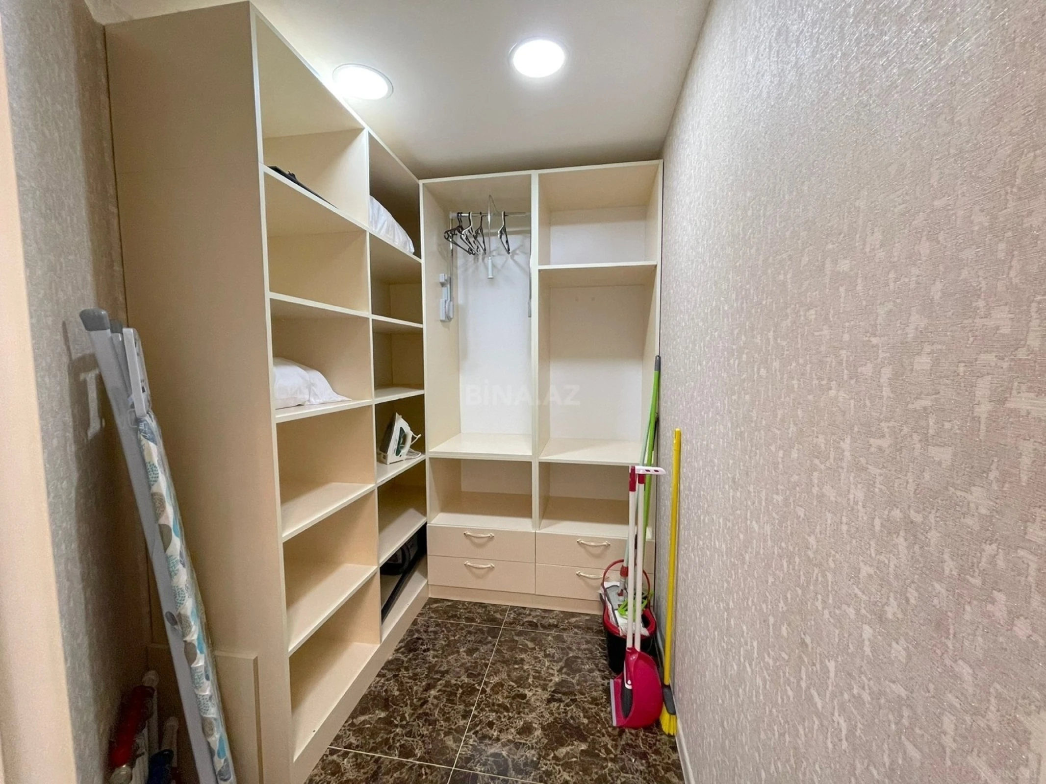 Kirayə verilir 2 otaqlı mənzil 102 m²