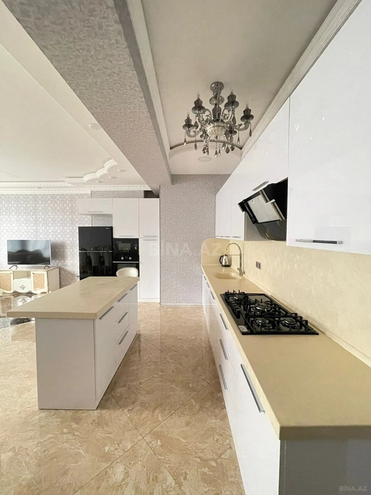 Kirayə verilir 2 otaqlı mənzil 102 m²