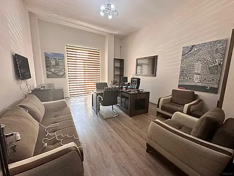 Kirayə verilir 2 otaqlı ofis 83 m²