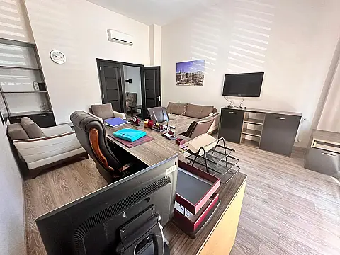 Kirayə verilir 2 otaqlı ofis 83 m²