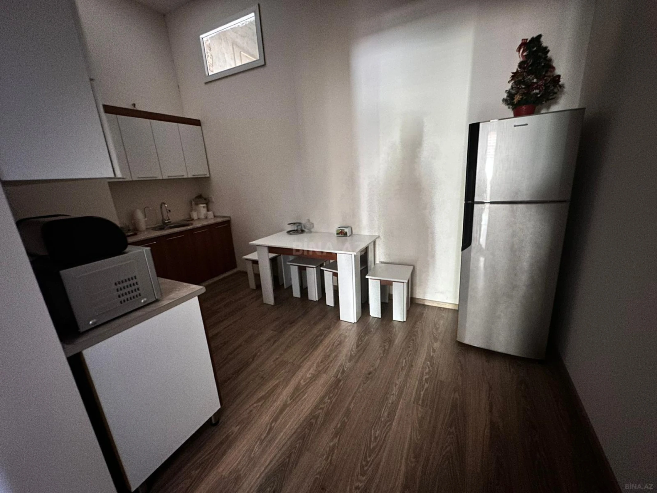 Kirayə verilir 2 otaqlı ofis 83 m²