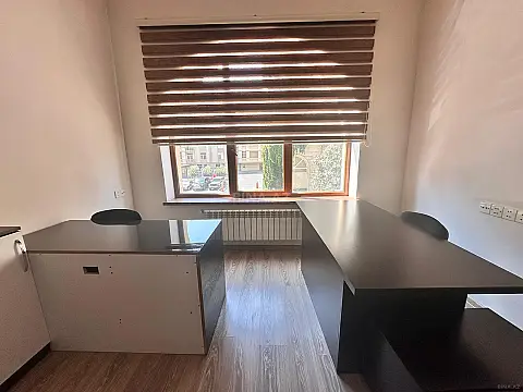 Kirayə verilir 2 otaqlı ofis 83 m²