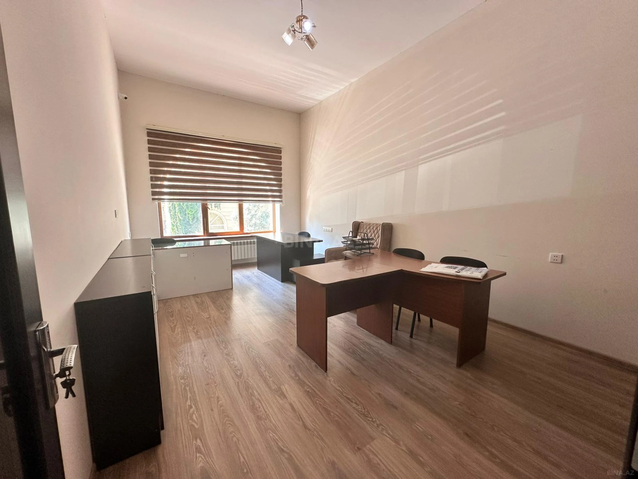 Kirayə verilir 2 otaqlı ofis 83 m²