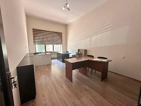 Kirayə verilir 2 otaqlı ofis 83 m²