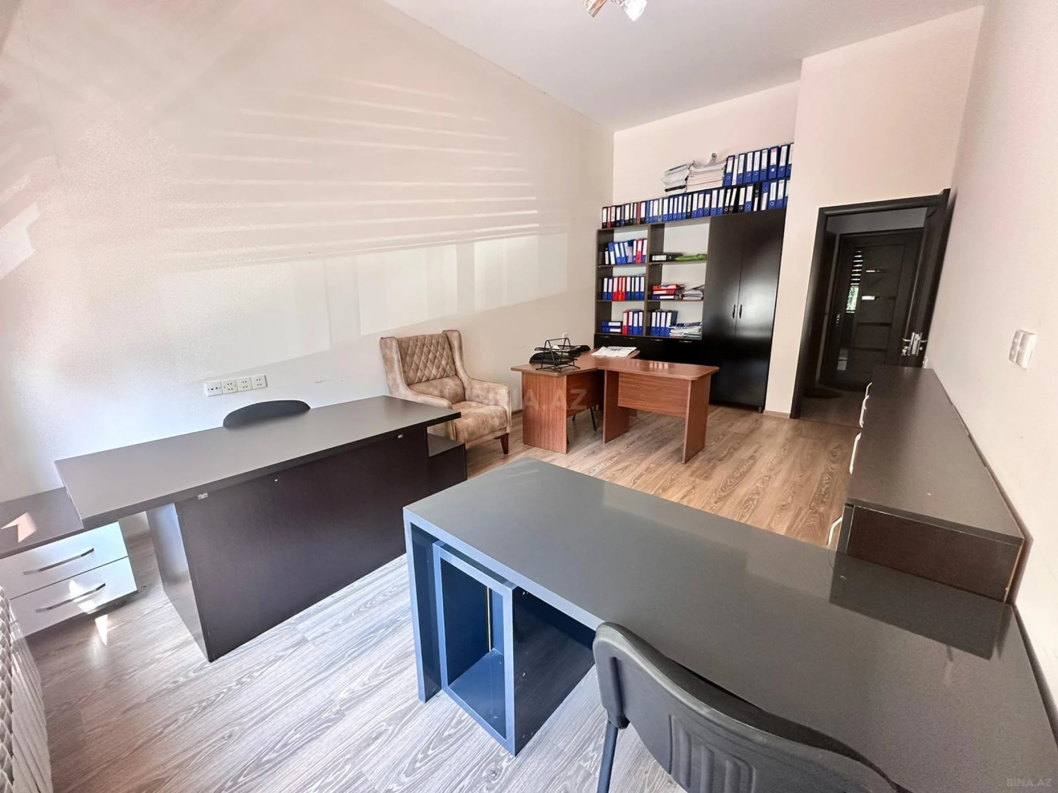 Kirayə verilir 2 otaqlı ofis 83 m²