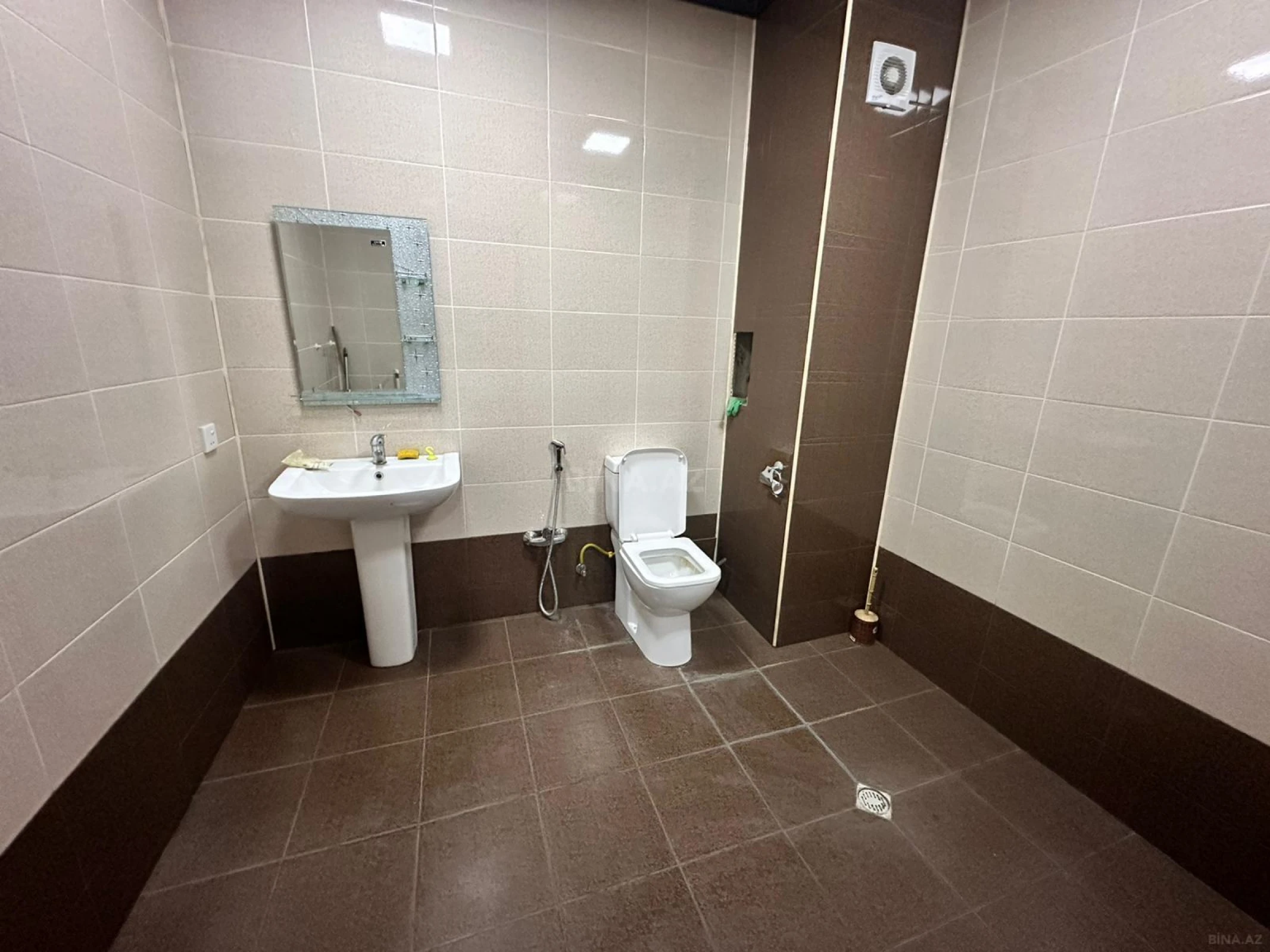 Kirayə verilir 2 otaqlı ofis 83 m²