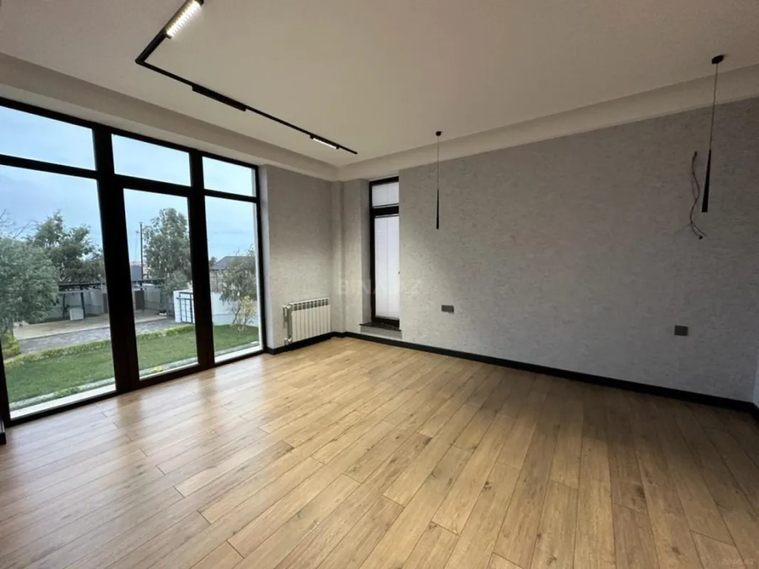 Satılır 6 otaqlı həyət evi 400 m²