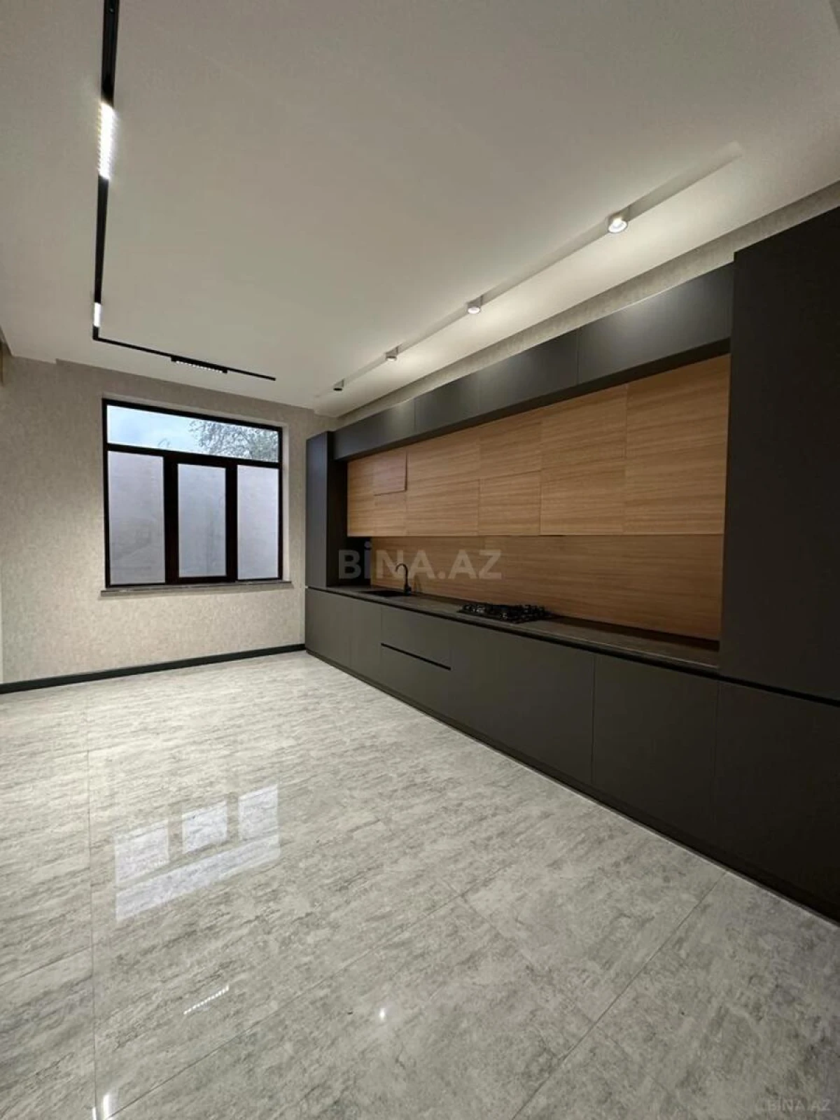 Satılır 6 otaqlı həyət evi 400 m²