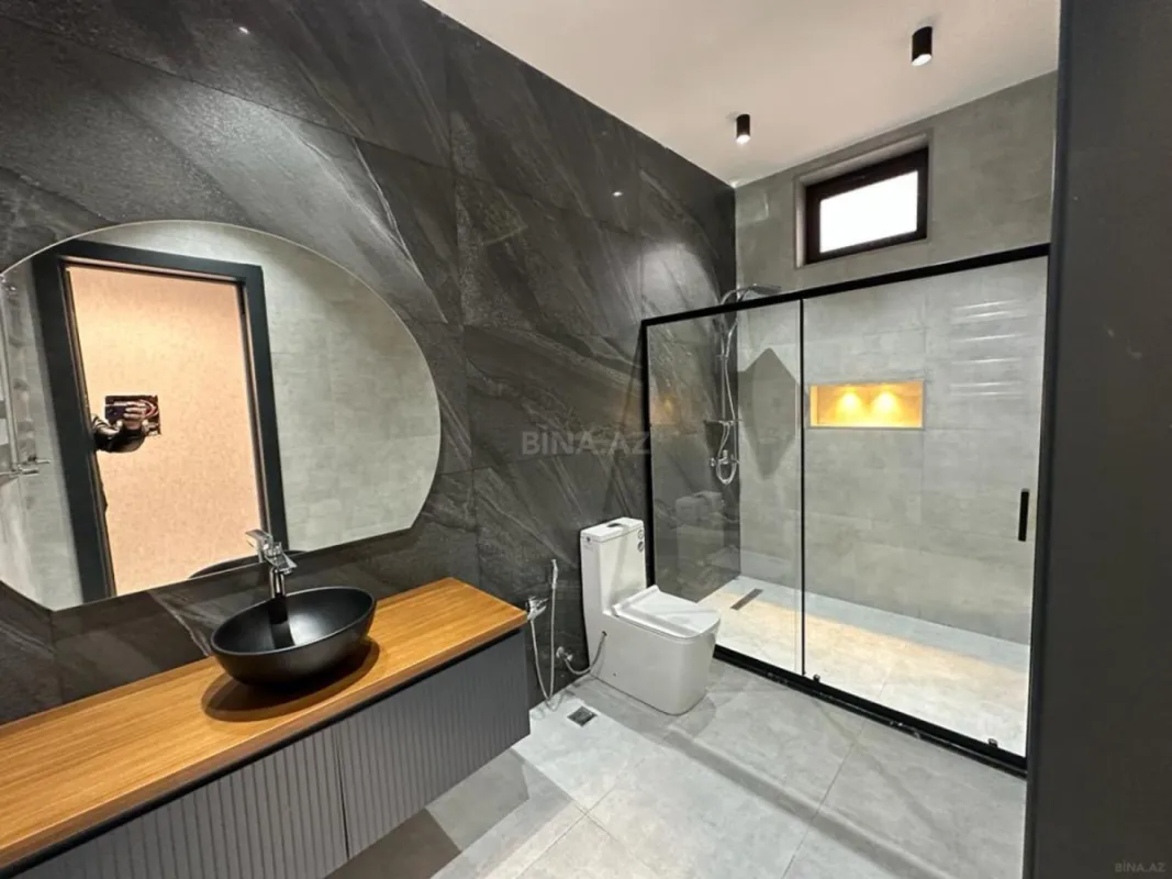 Satılır 6 otaqlı həyət evi 400 m²