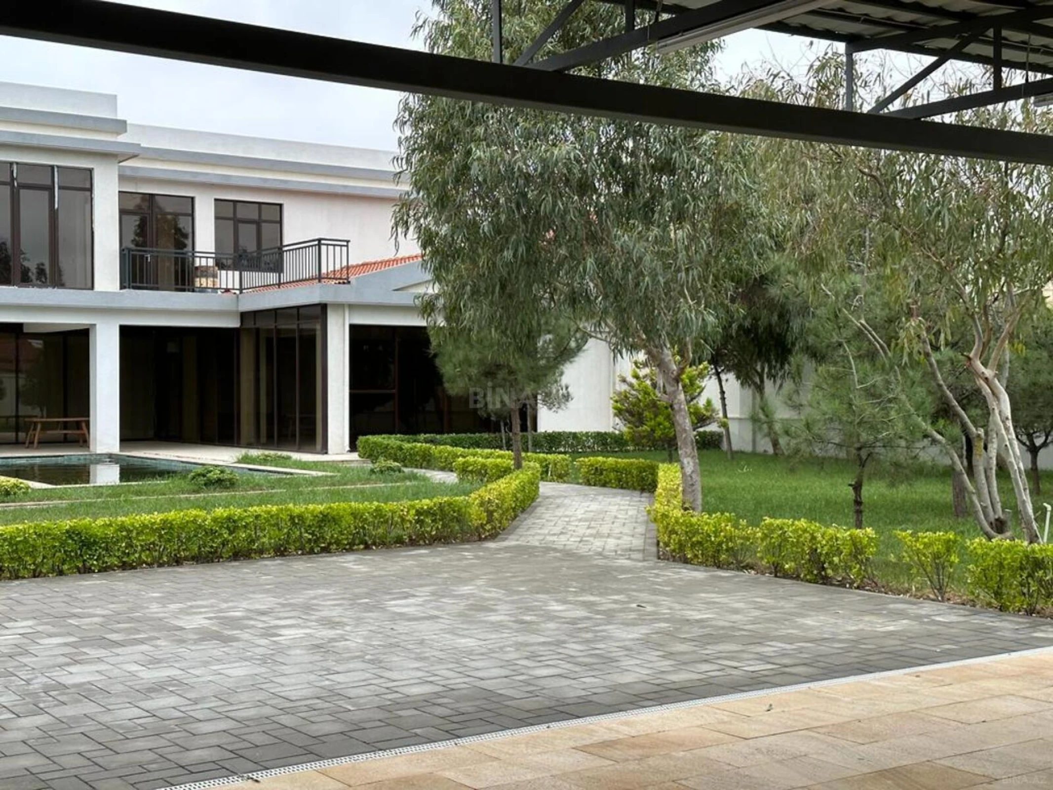 Satılır 6 otaqlı həyət evi 400 m²