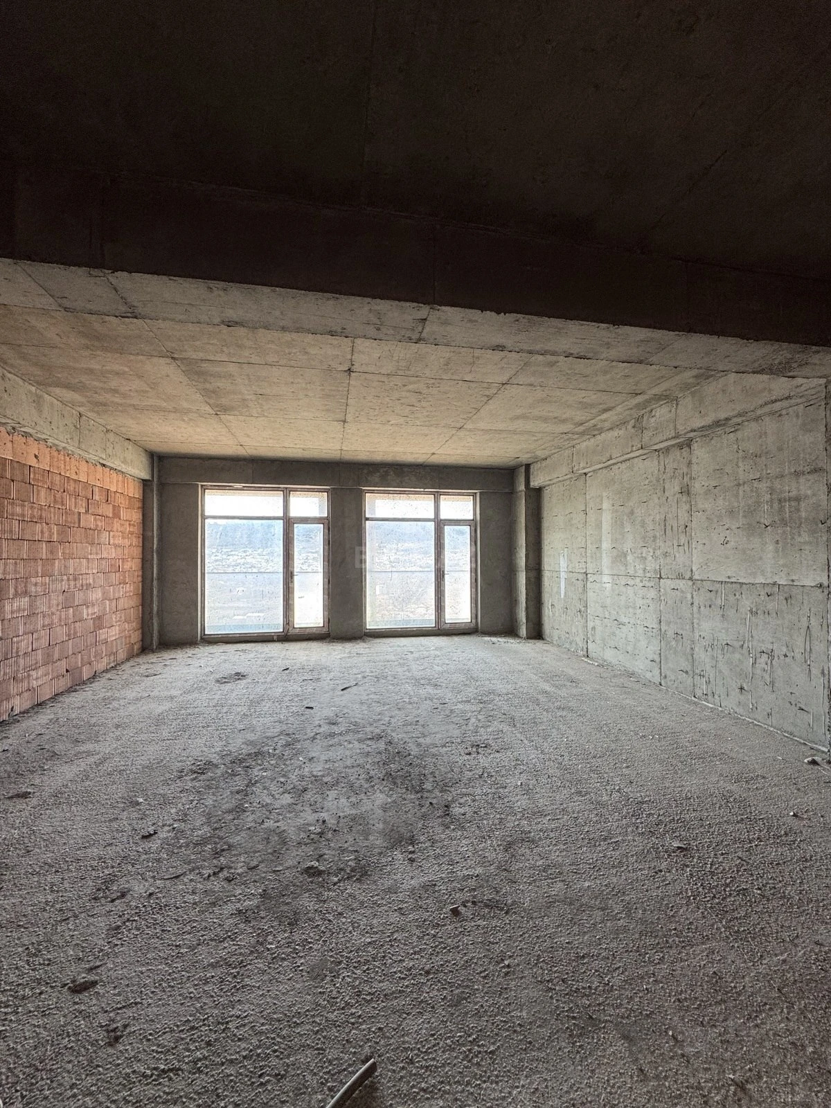 Satılır 3 otaqlı mənzil 153 m²