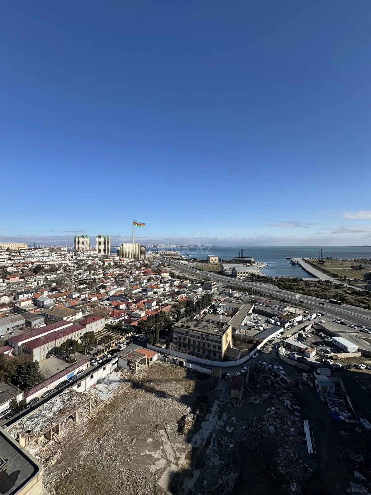 Satılır 3 otaqlı mənzil 153 m²