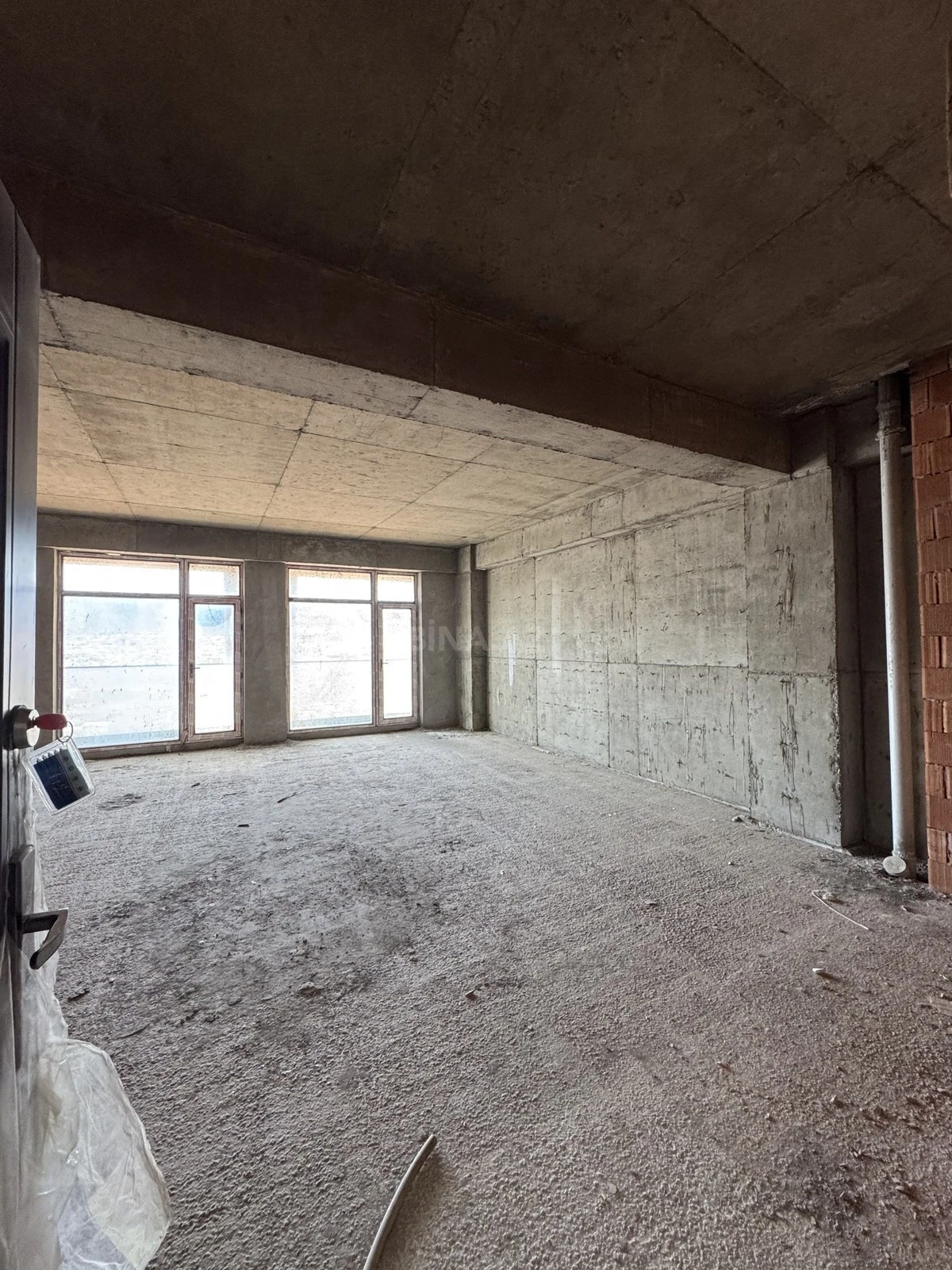 Satılır 3 otaqlı mənzil 153 m²