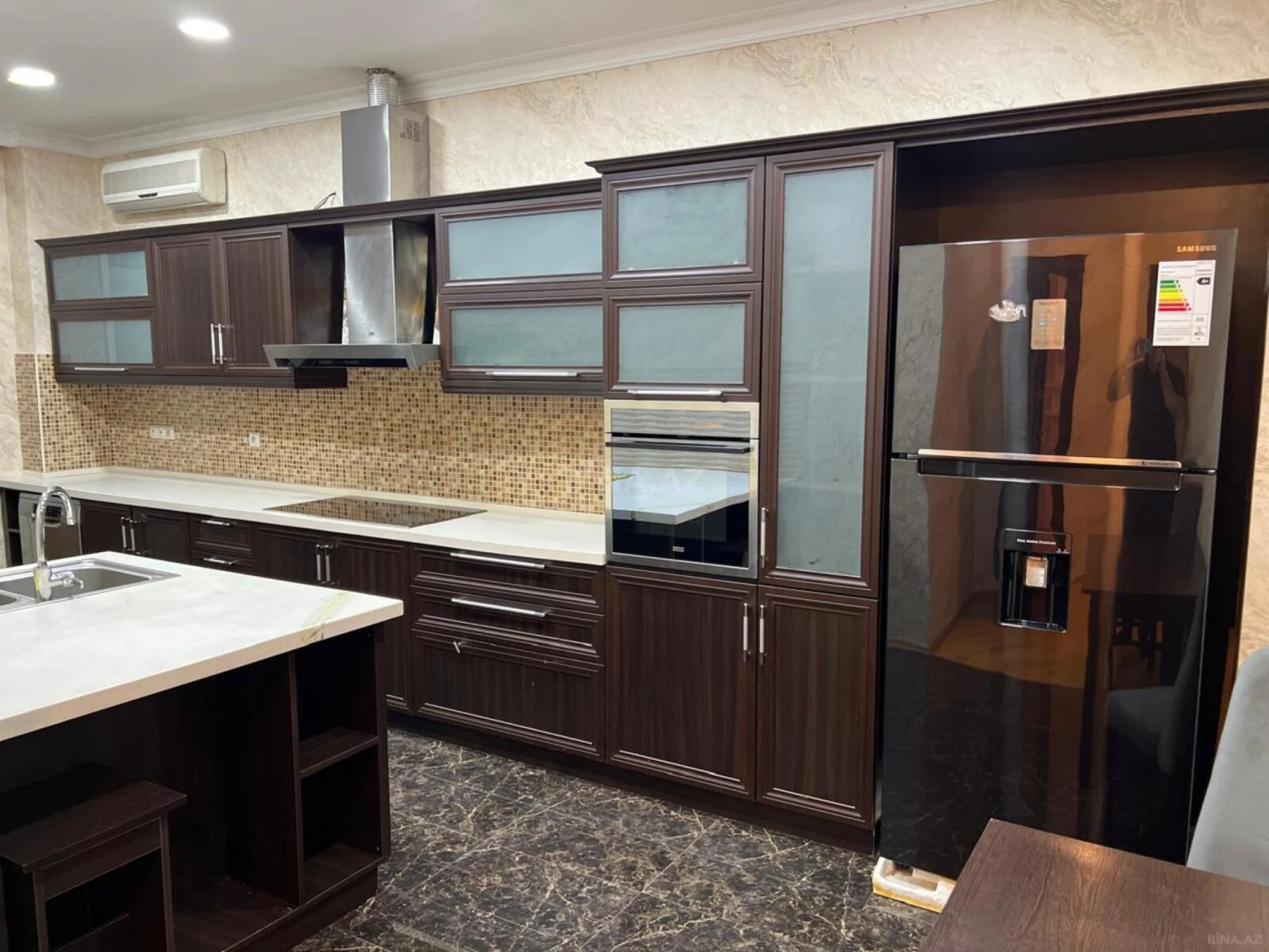 Kirayə verilir 3 otaqlı mənzil 165 m²