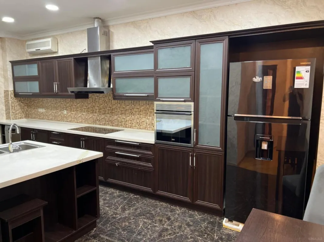 Kirayə verilir 3 otaqlı mənzil 165 m²