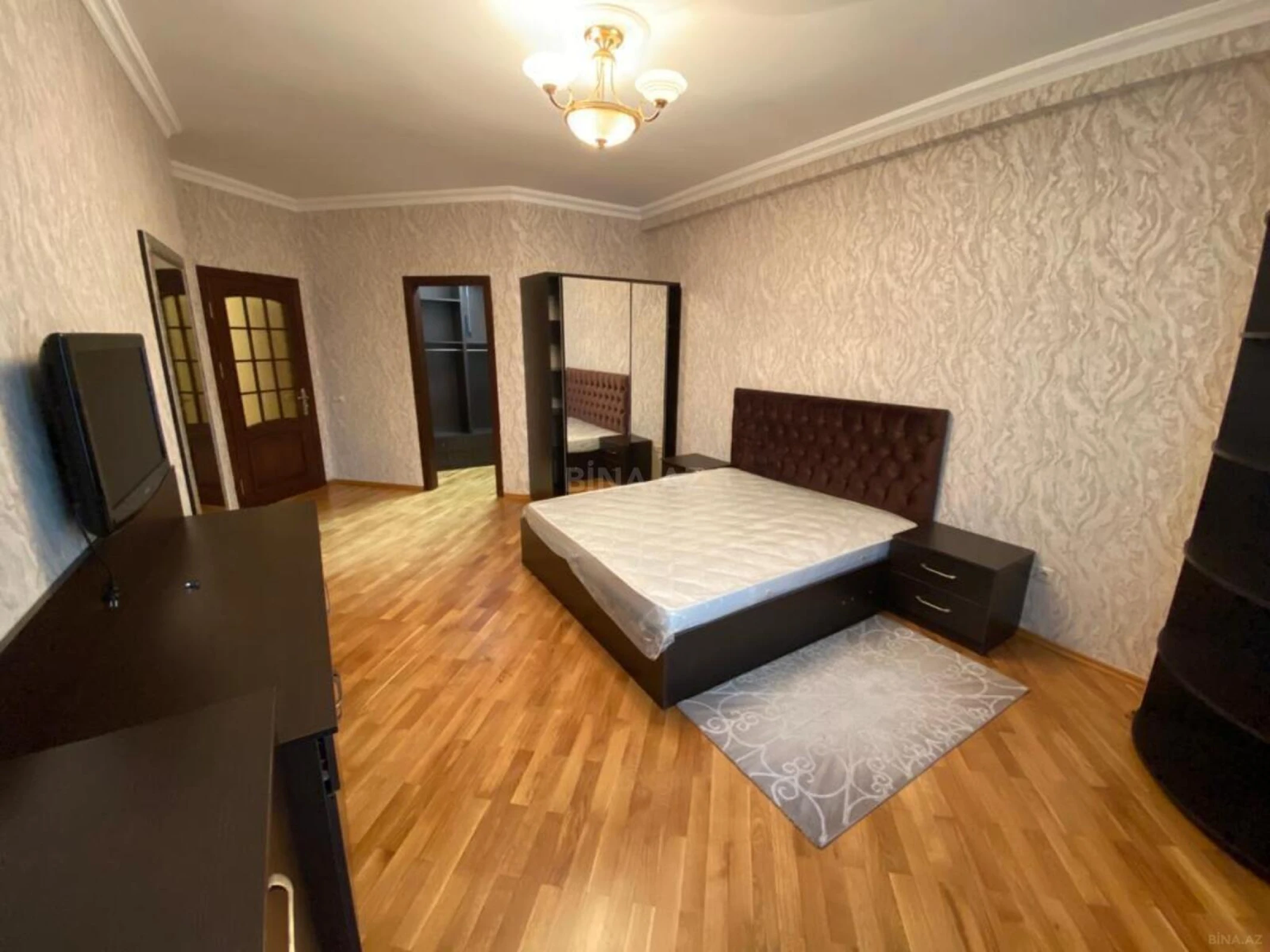 Kirayə verilir 3 otaqlı mənzil 165 m²