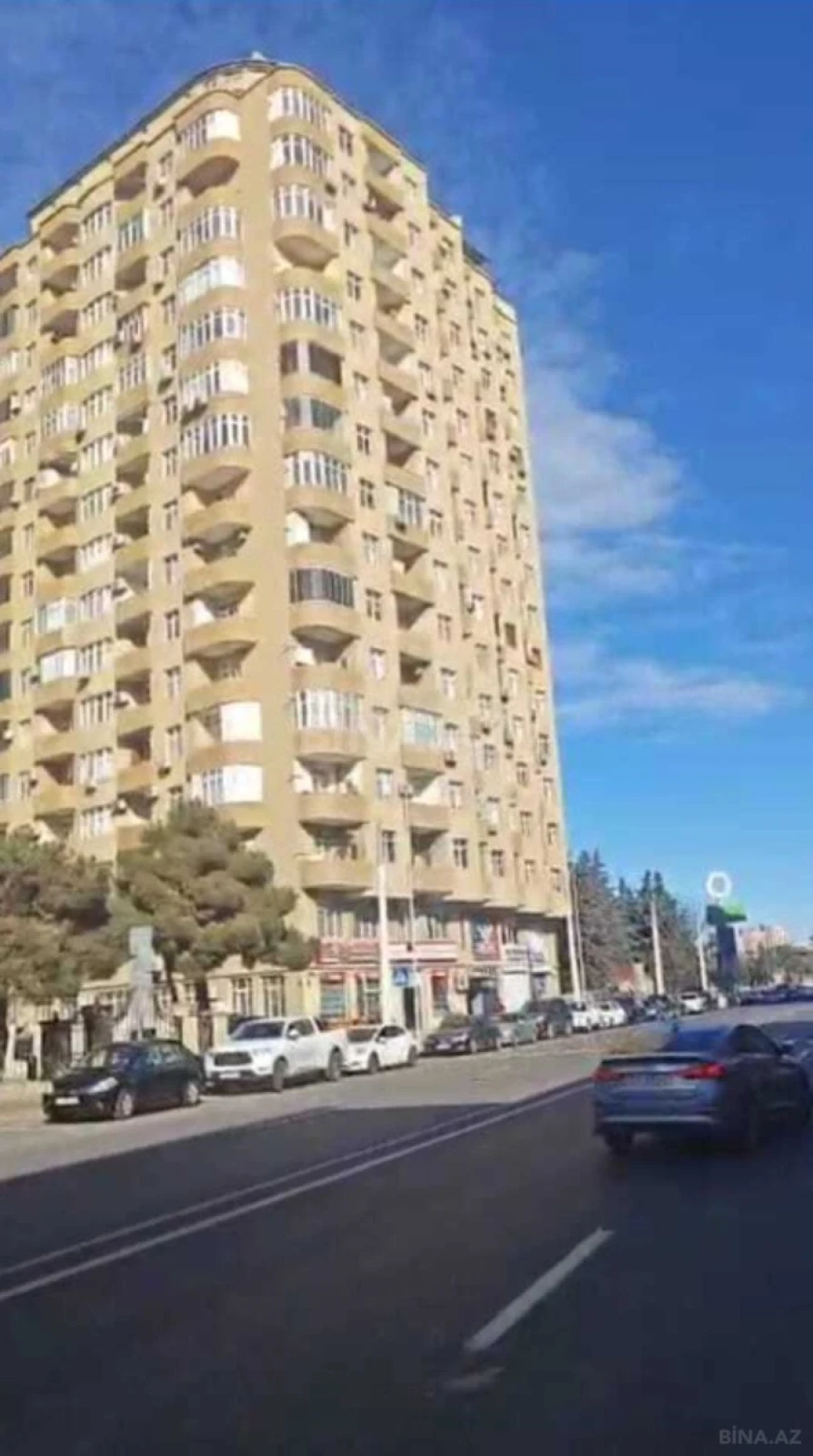 Satılır 4 otaqlı mənzil 180 m²
