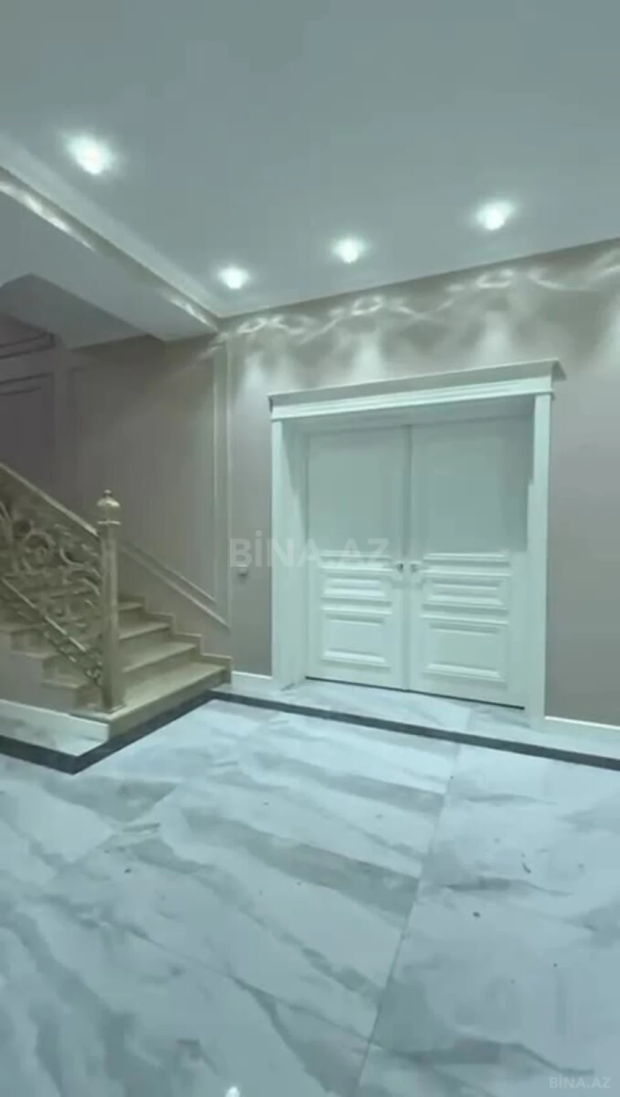 Satılır 5 otaqlı həyət evi 350 m²