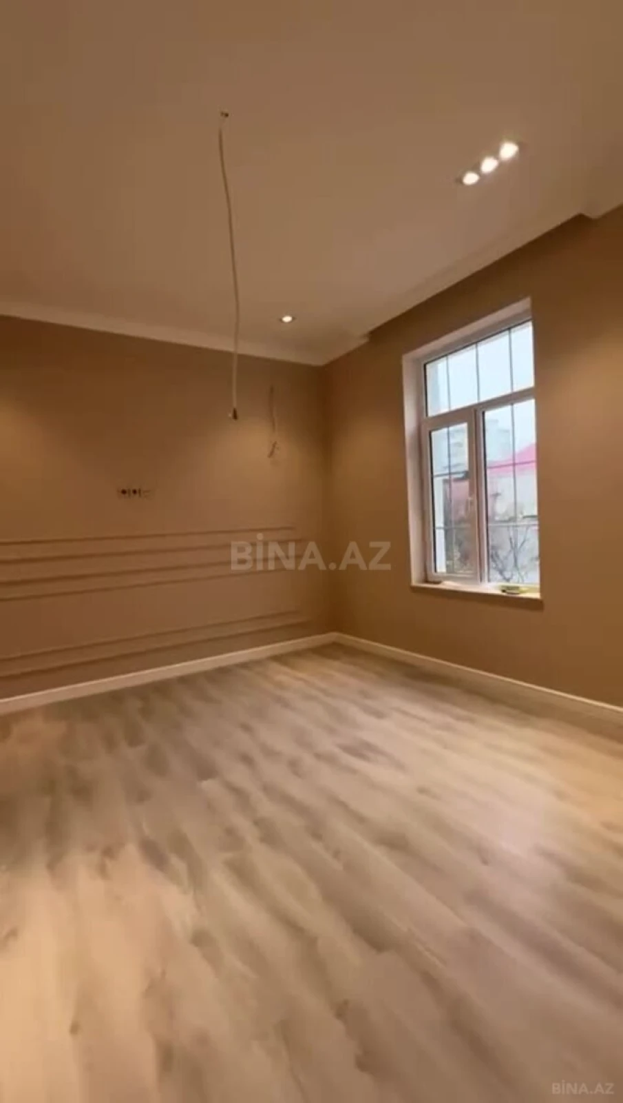Satılır 5 otaqlı həyət evi 350 m²