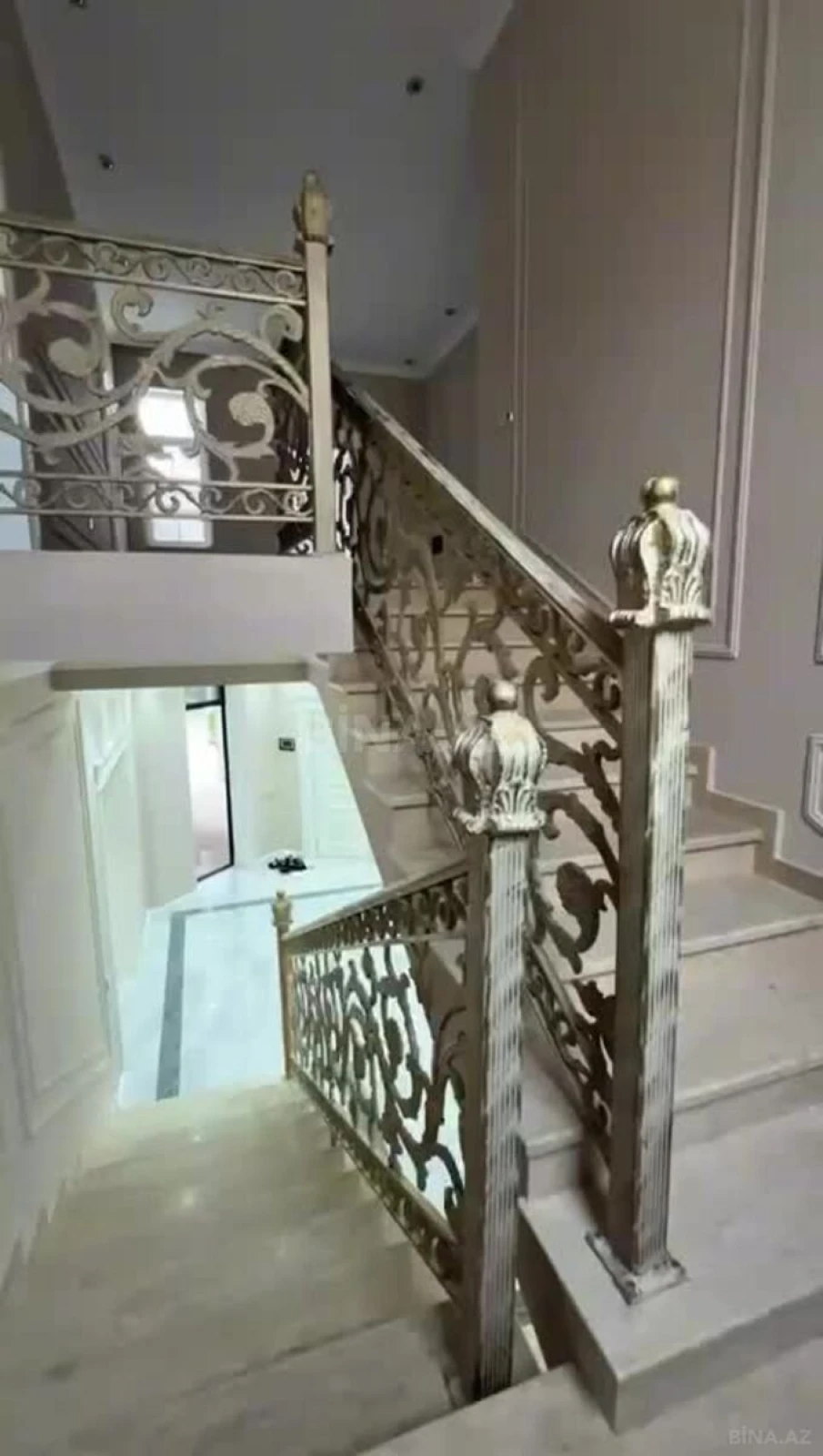 Satılır 5 otaqlı həyət evi 350 m²