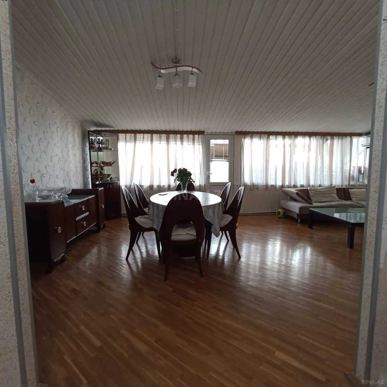 Satılır 4 otaqlı mənzil 140 m²