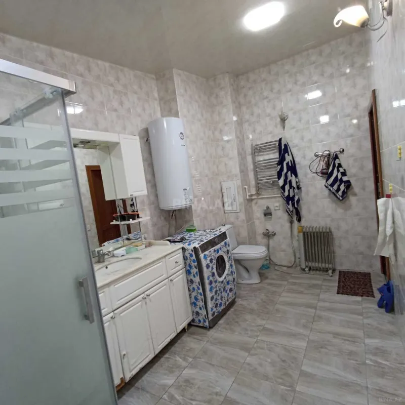 Satılır 4 otaqlı mənzil 140 m²