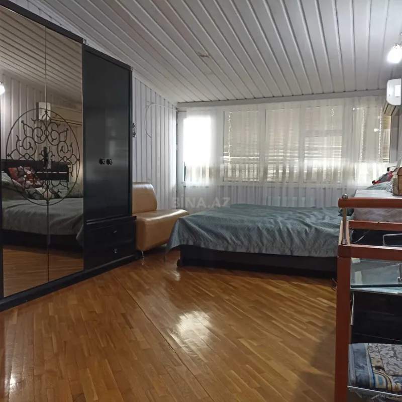 Satılır 4 otaqlı mənzil 140 m²