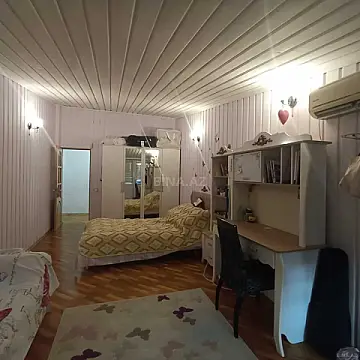 Satılır 4 otaqlı mənzil 140 m²