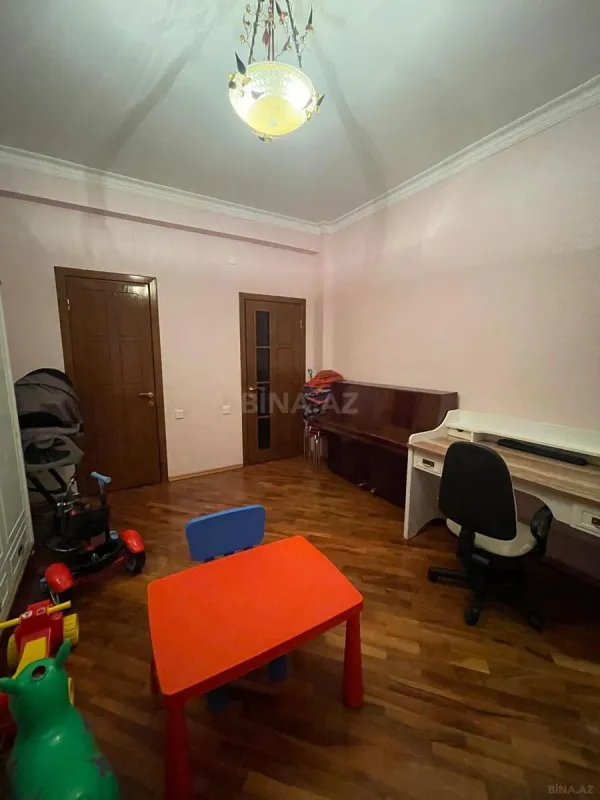 Kirayə verilir 4 otaqlı mənzil 170 m²