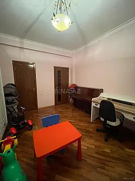 Kirayə verilir 4 otaqlı mənzil 170 m²