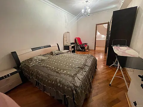 Kirayə verilir 4 otaqlı mənzil 170 m²