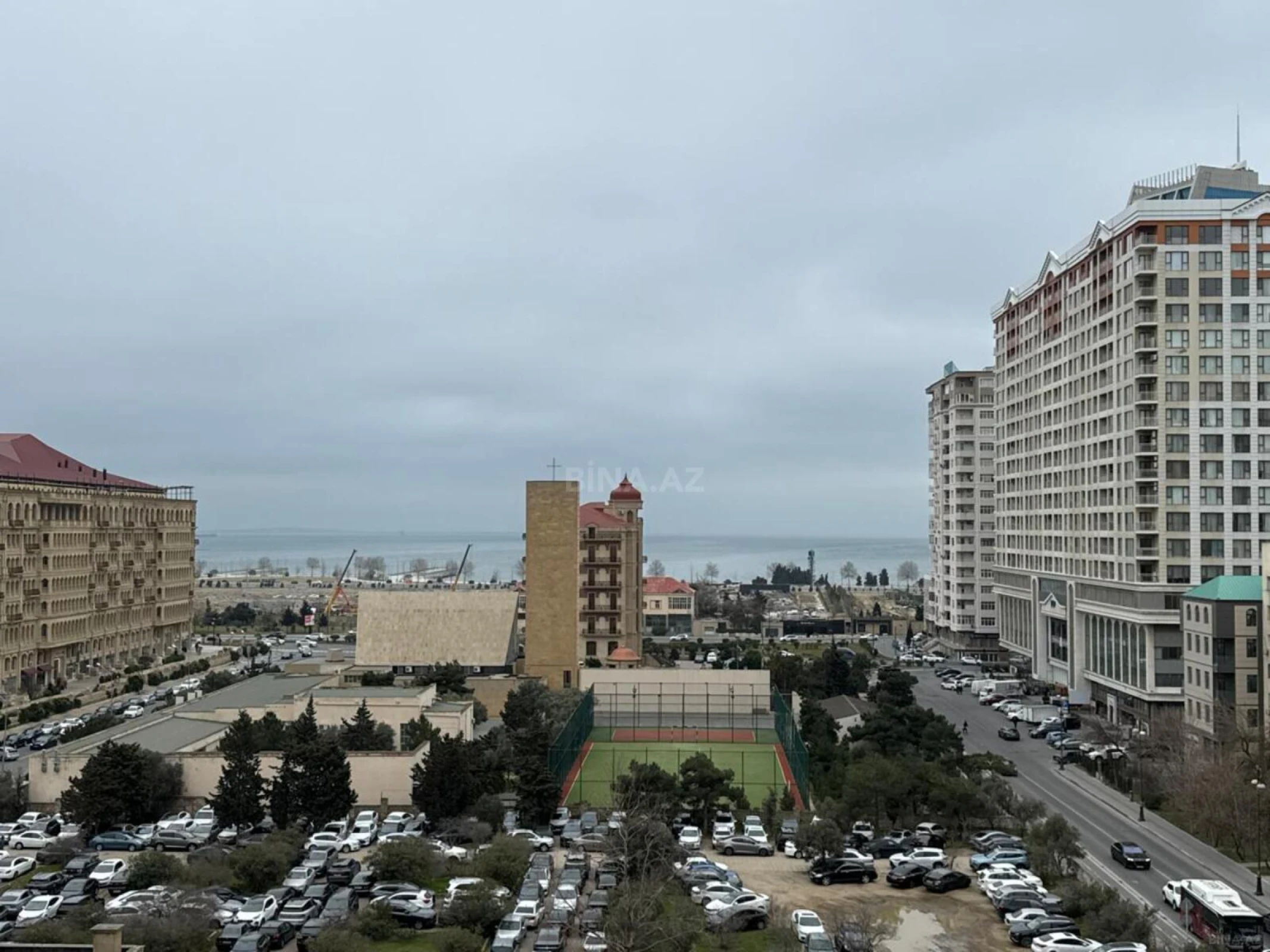 Satılır 4 otaqlı mənzil 185 m²