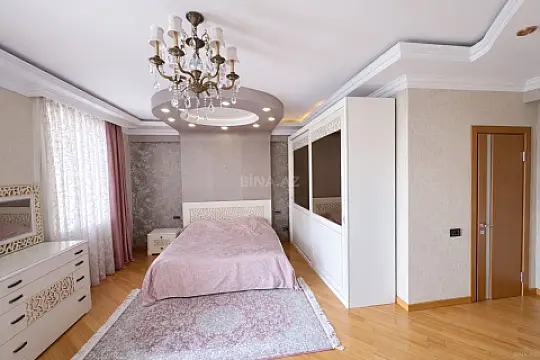 Satılır 4 otaqlı mənzil 185 m²