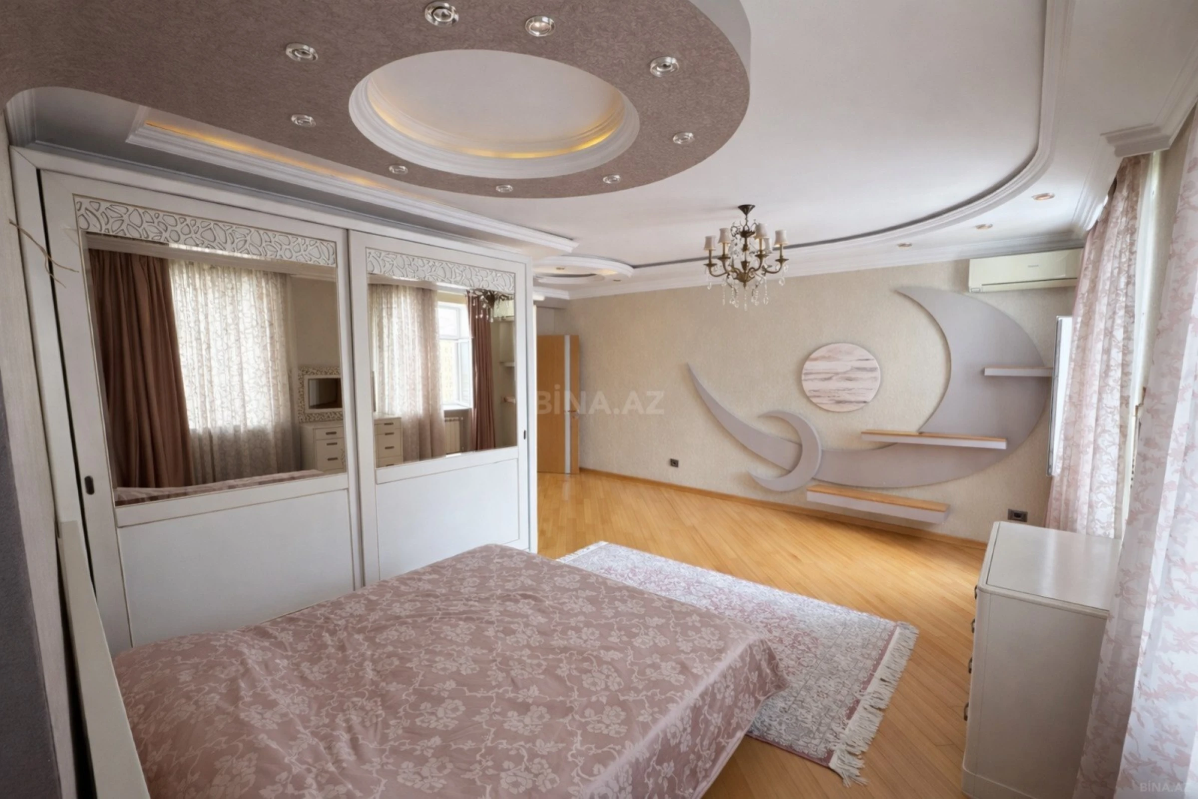 Satılır 4 otaqlı mənzil 185 m²