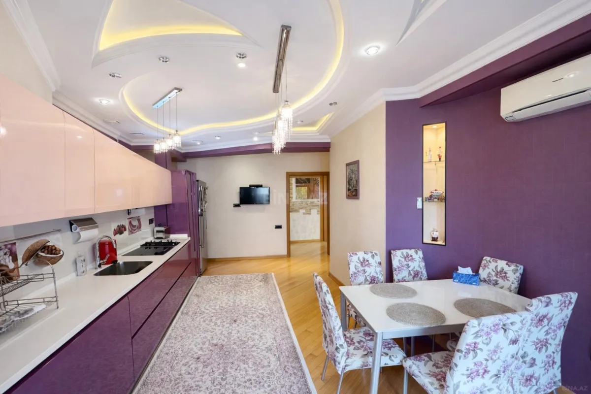 Satılır 4 otaqlı mənzil 185 m²