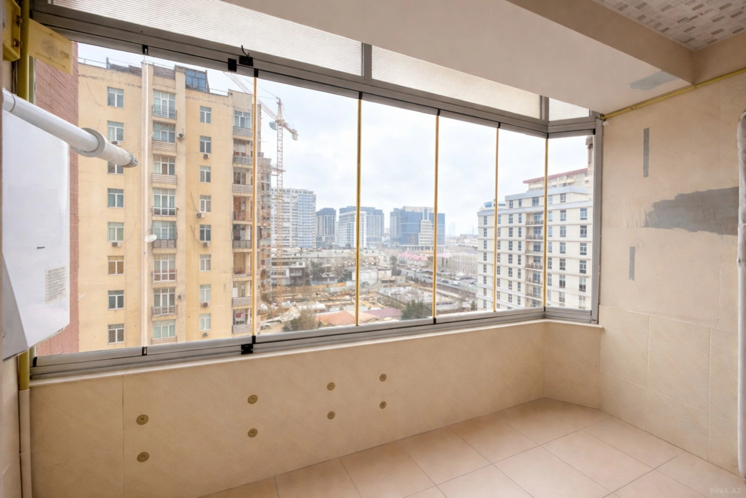 Satılır 4 otaqlı mənzil 185 m²
