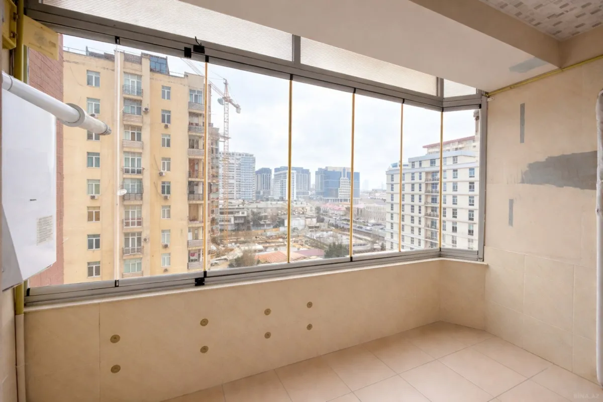 Satılır 4 otaqlı mənzil 185 m²