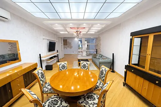Satılır 4 otaqlı mənzil 185 m²