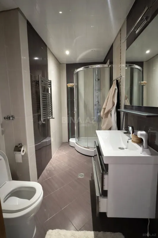 Satılır 4 otaqlı mənzil 185 m²