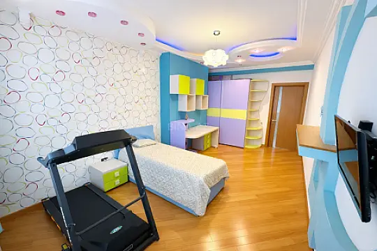 Satılır 4 otaqlı mənzil 185 m²