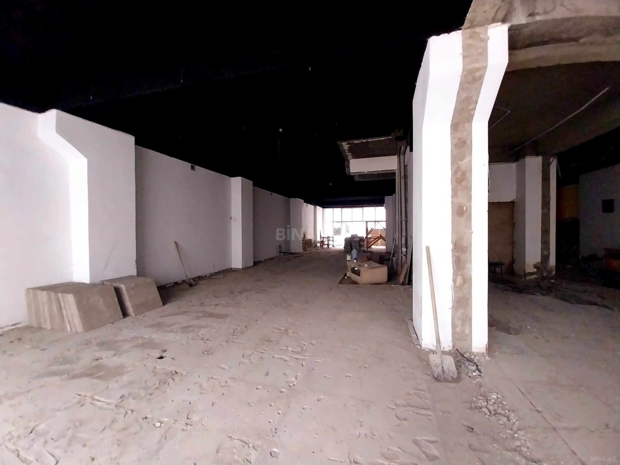 Satılır obyekt 370 m²