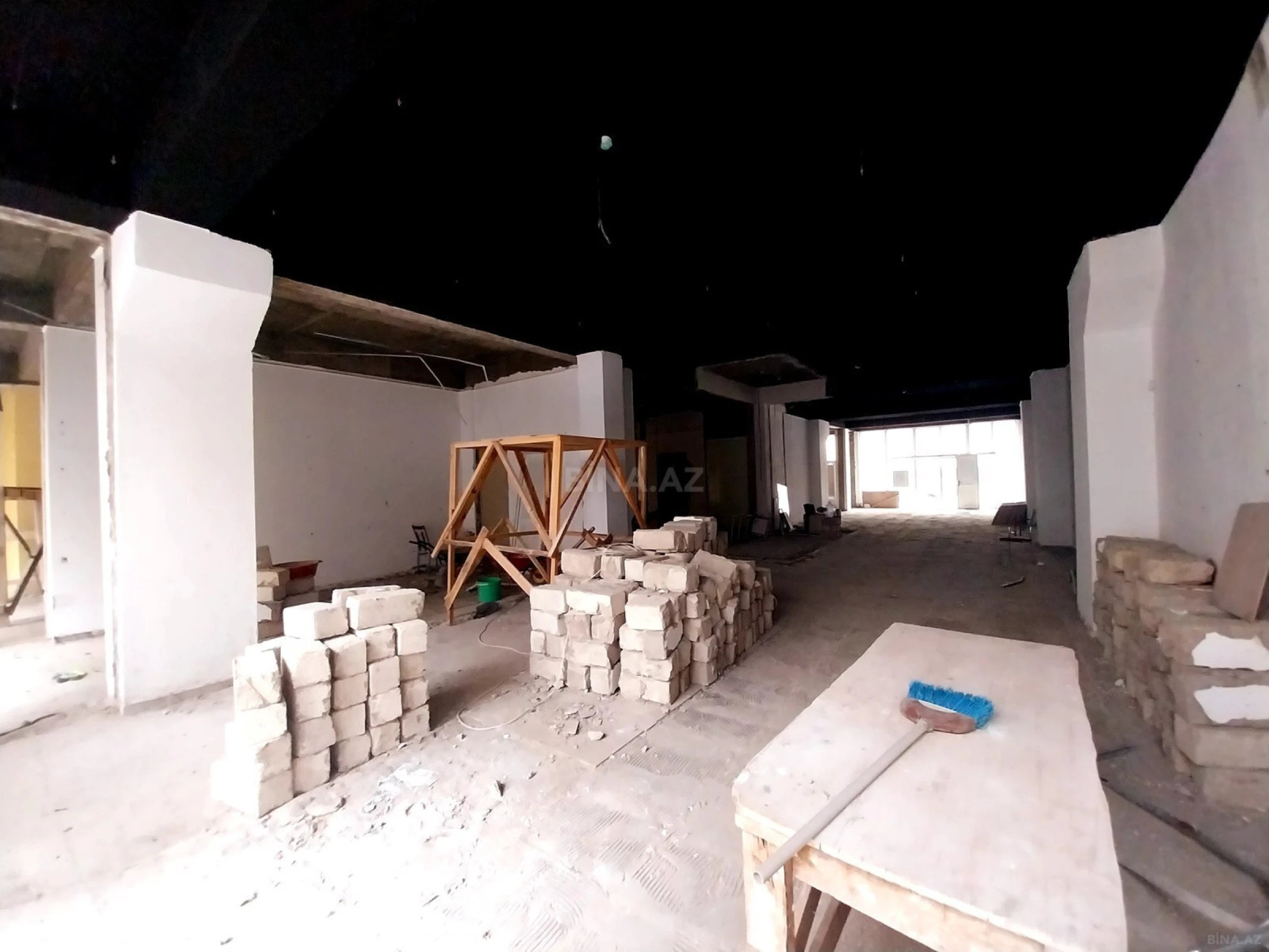 Satılır obyekt 370 m²