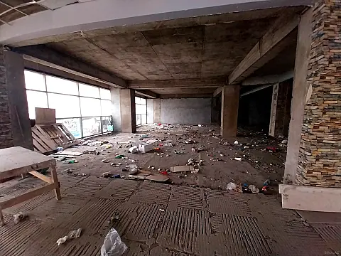 Satılır obyekt 370 m²