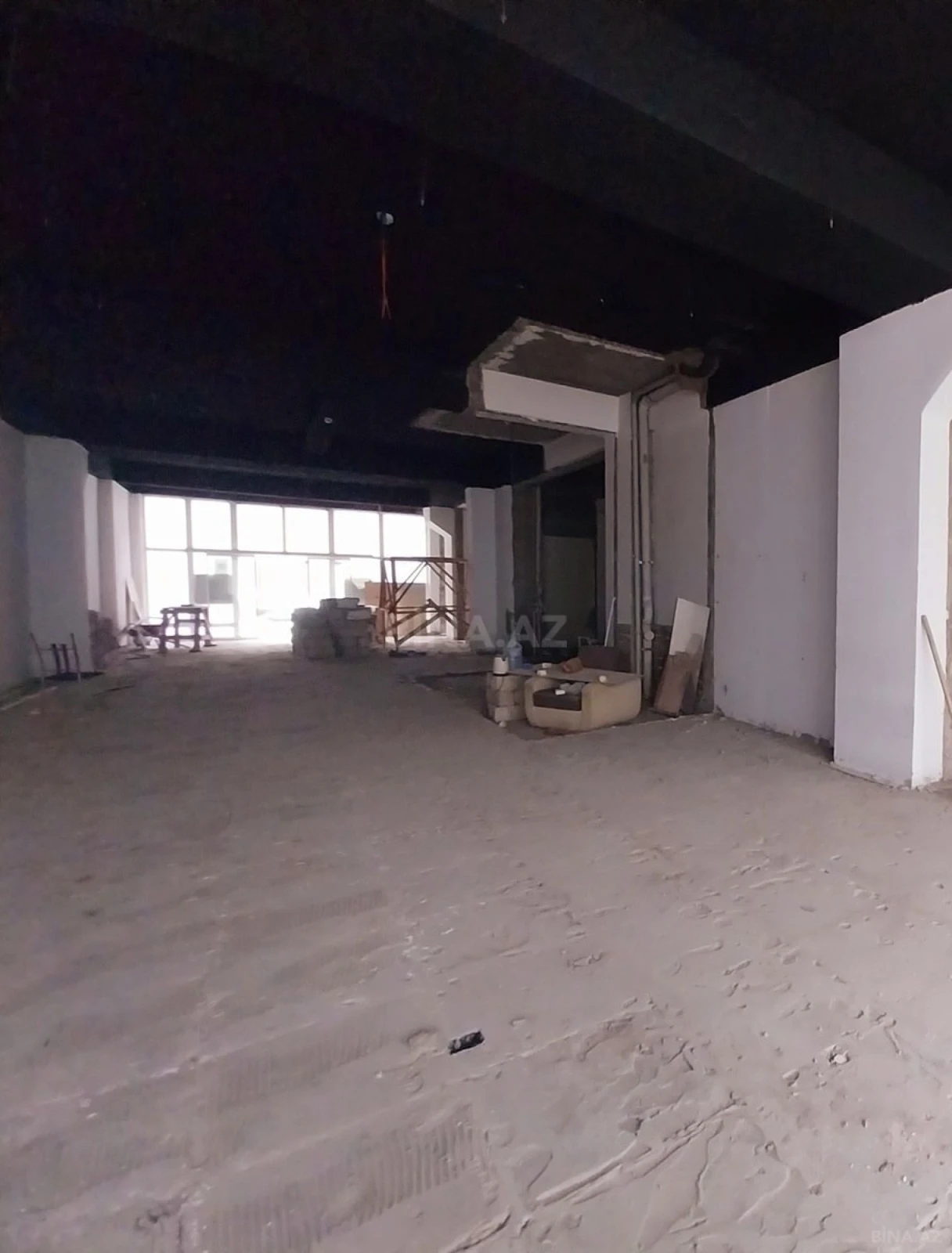 Satılır obyekt 370 m²