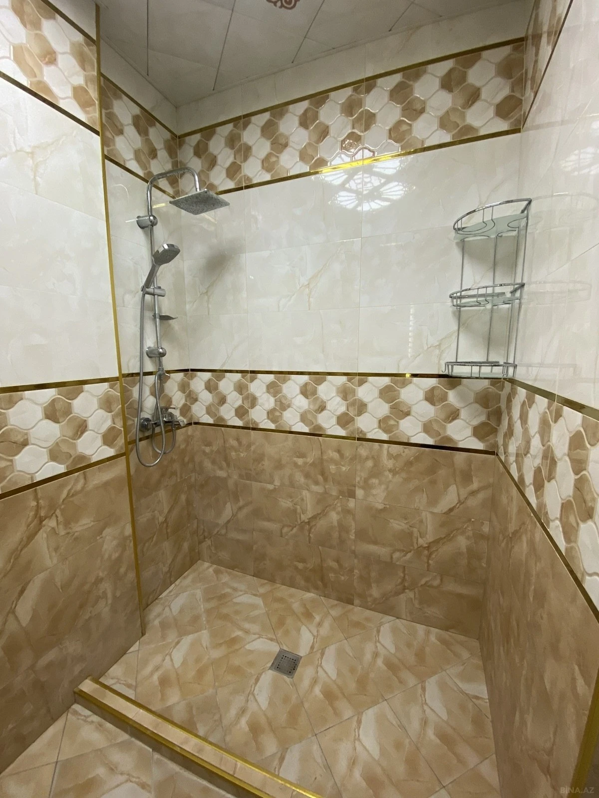 Kirayə verilir 2 otaqlı mənzil 75 m²