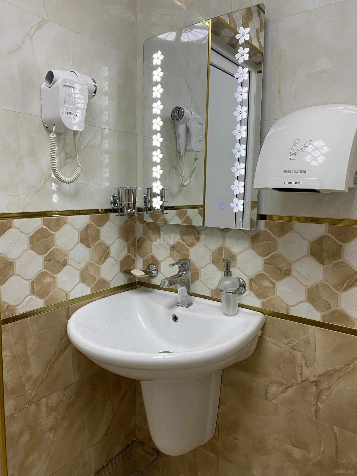 Kirayə verilir 2 otaqlı mənzil 75 m²